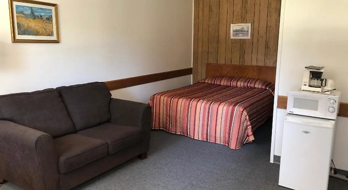 Yellow Quill Motel ROOM_EXAMPLE