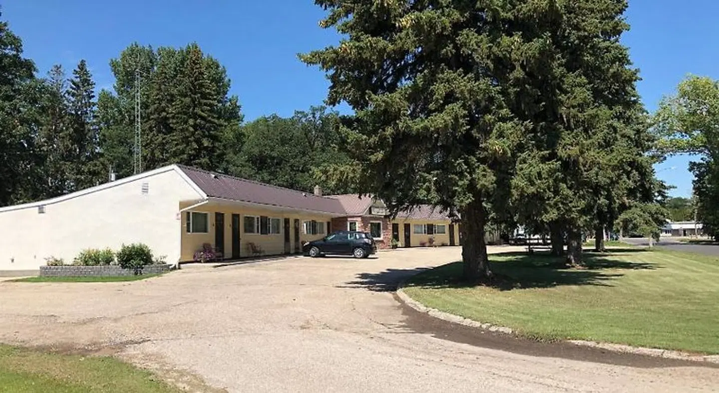 Yellow Quill Motel EXTERIOR