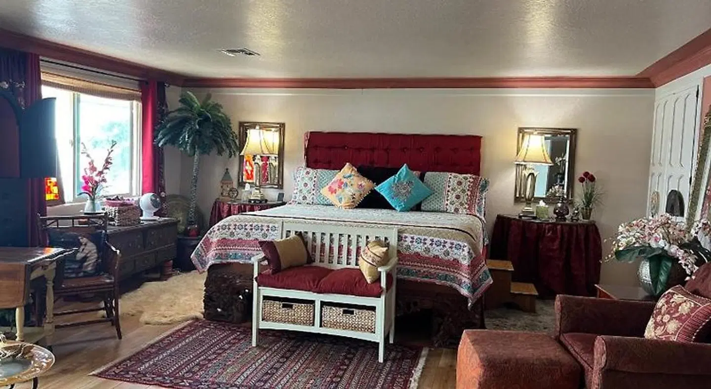 Mermaid's Muse Bed and Breakfast ROOM_EXAMPLE