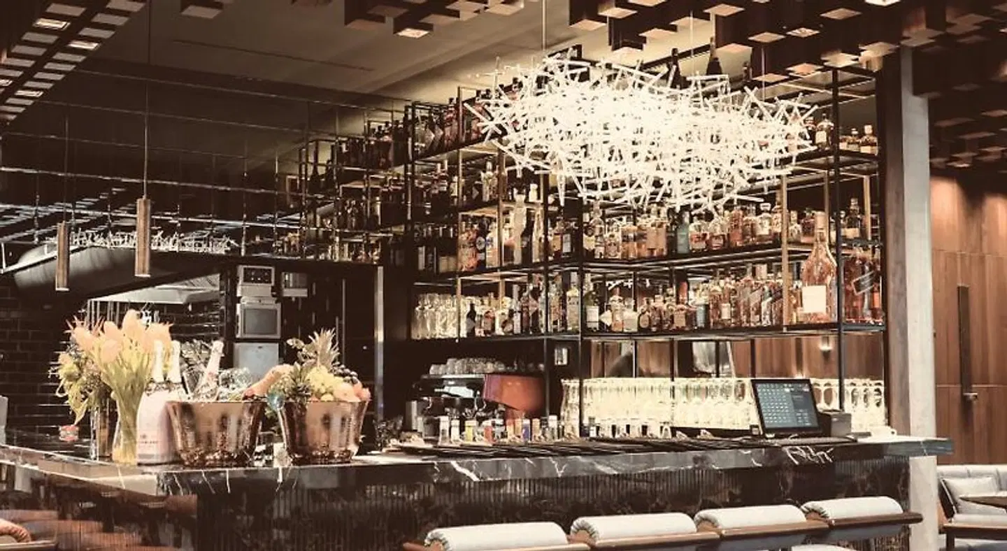 Bellman Hotel Bar