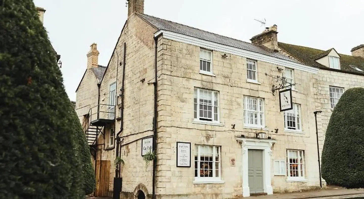 The Falcon Inn EXTERIOR
