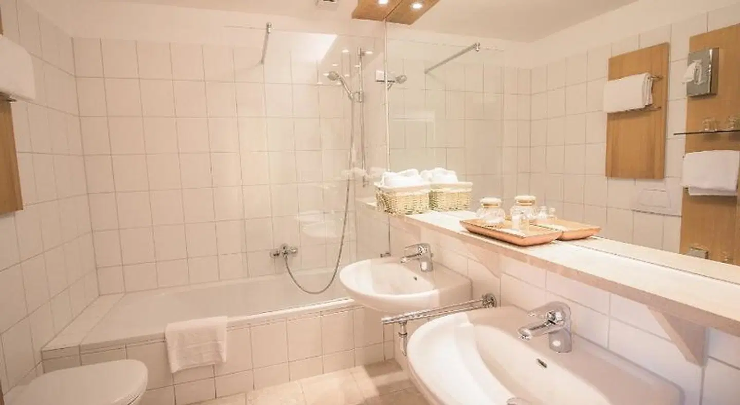 Romantik Hotel Hirschen Badezimmer