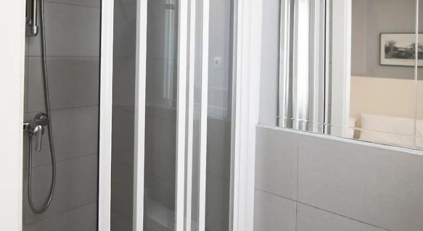 8Rooms Madrid Badezimmer