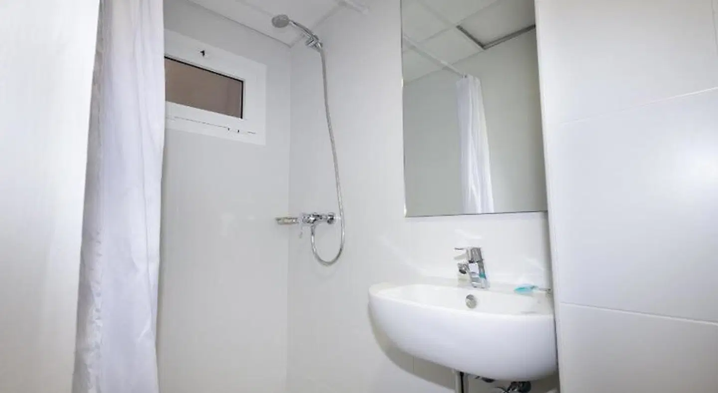 Hostalin Barcelona Diputación Badezimmer