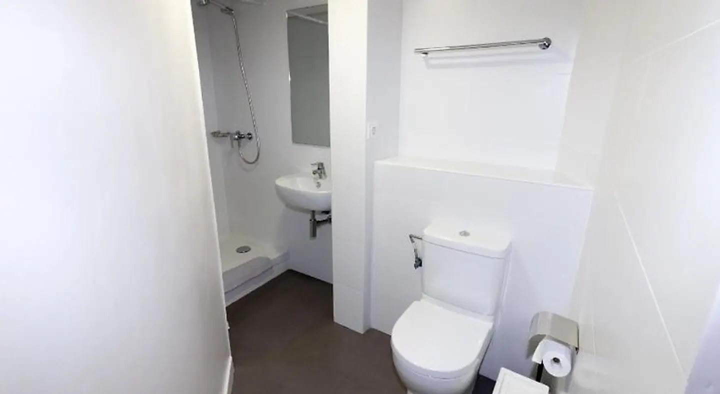 Hostalin Barcelona Diputación Badezimmer