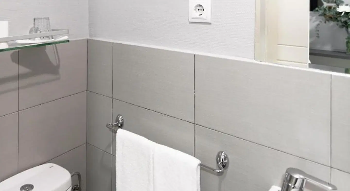 8Rooms Madrid Badezimmer