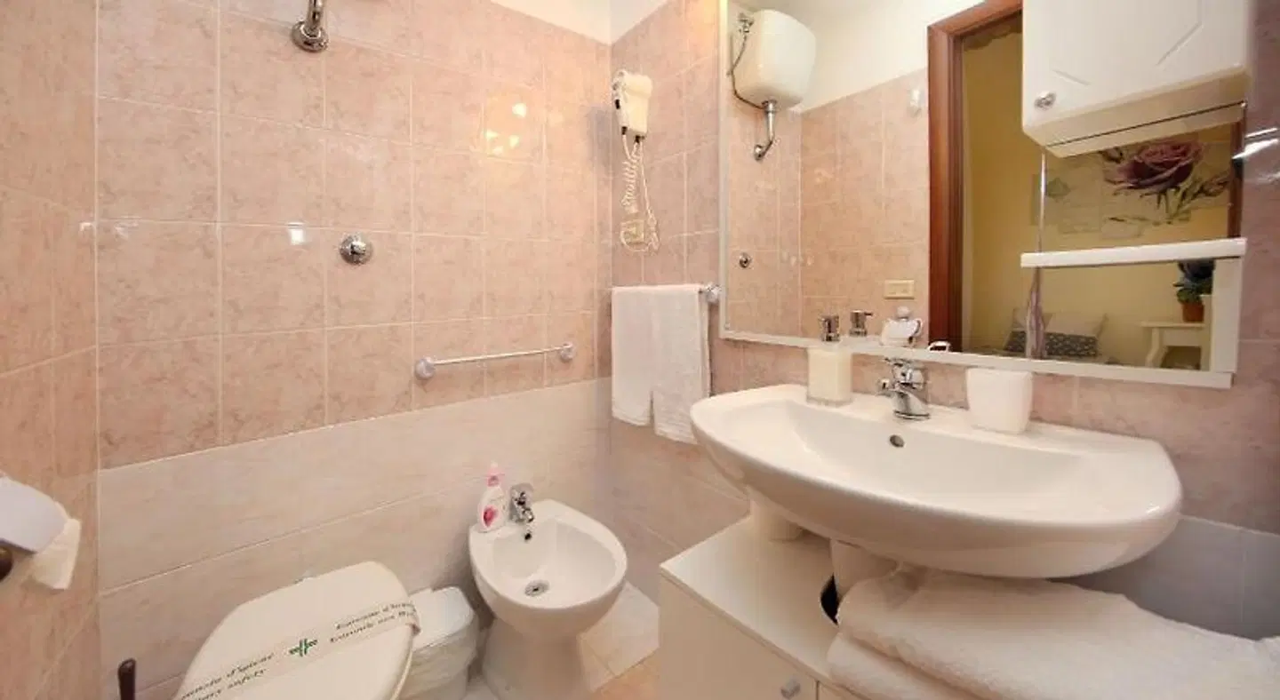Tibullo Guesthouse Badezimmer