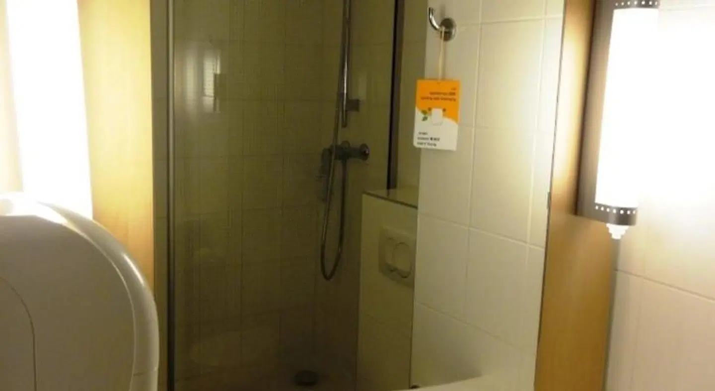 ibis Paris Gare de l'Est TGV Badezimmer