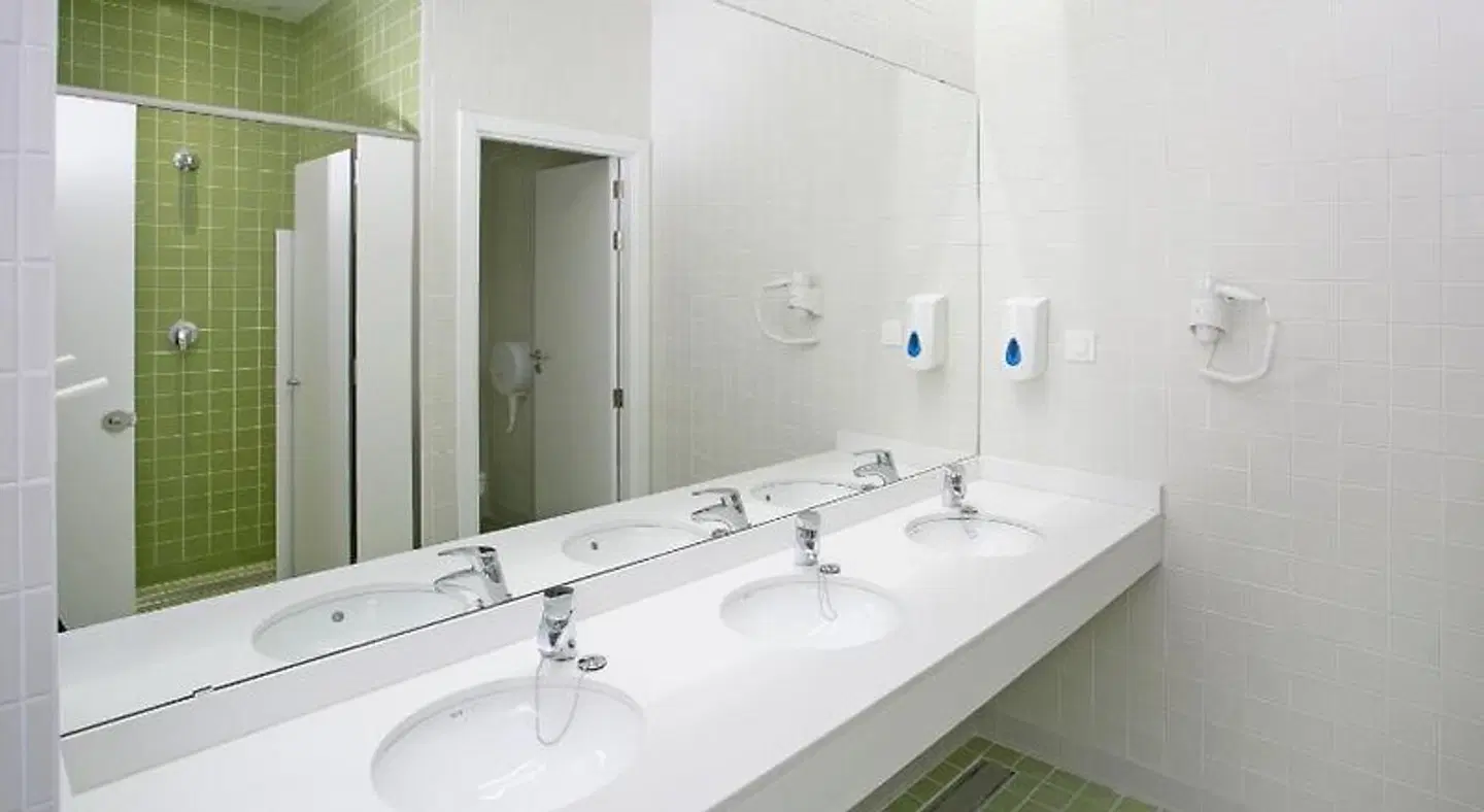 Sant Jordi Hostel Rock Palace Badezimmer