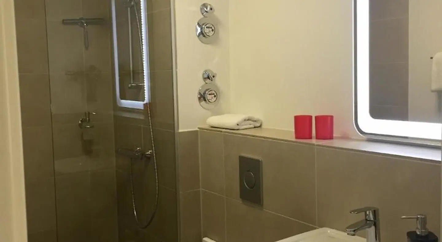 Stay! Hotel Boardinghouse Badezimmer