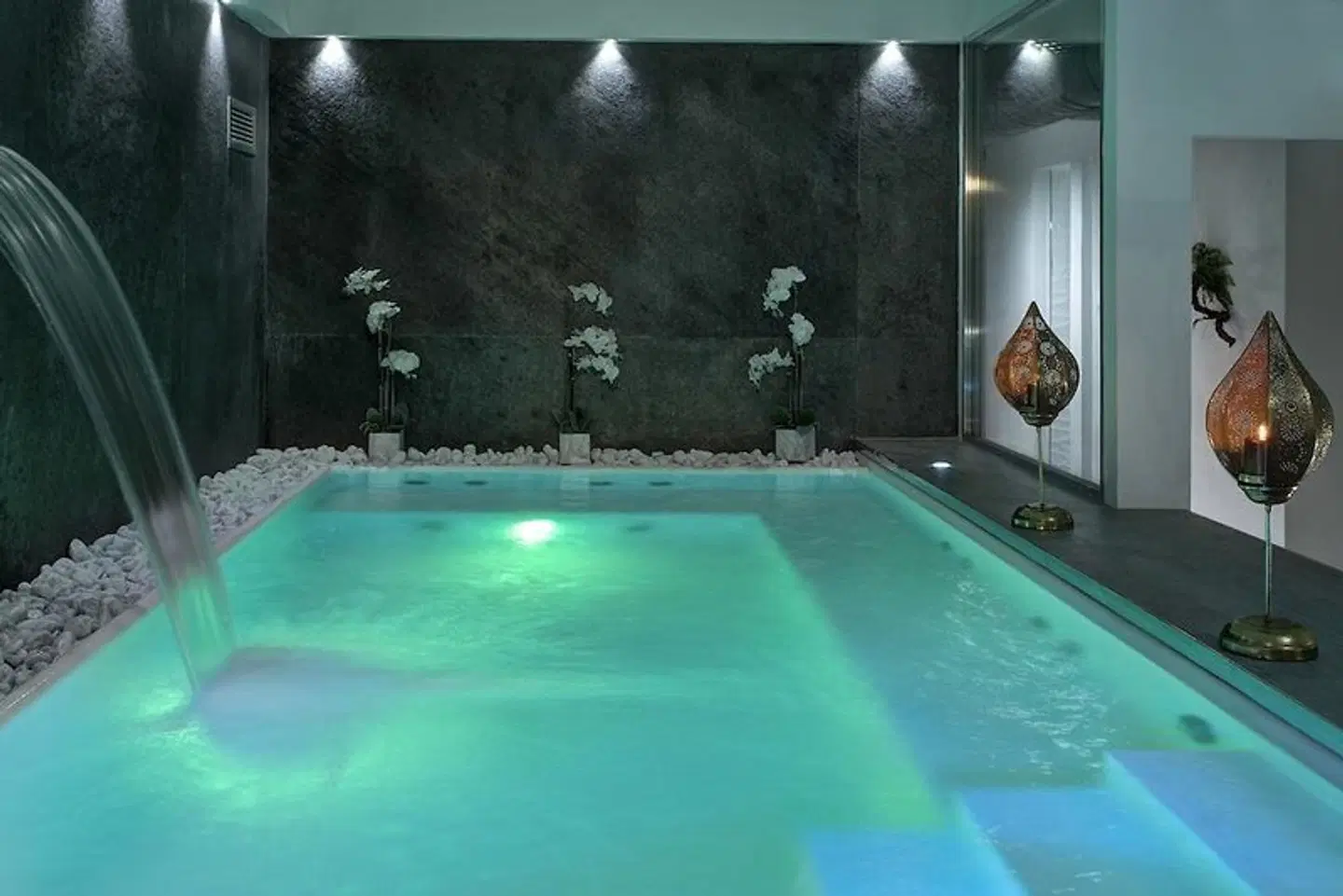 Relais De L'Opera Hallenbad