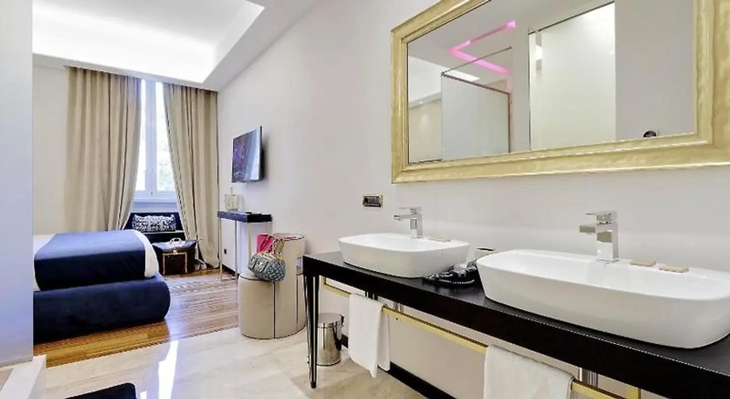 Spanish Diamond Luxury Suites & Jacuzzi Badezimmer