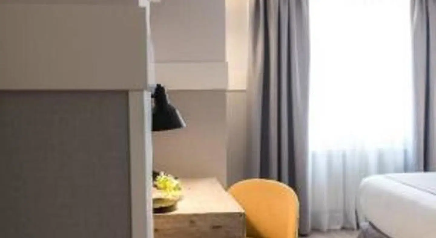 Velázquez 45 by pillow ROOM_EXAMPLE
