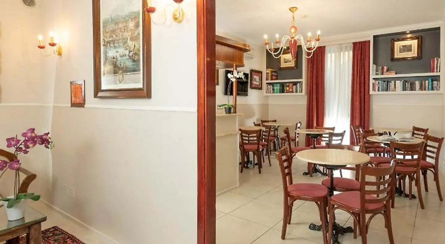 Des Artistes Budget Rooms Restaurant