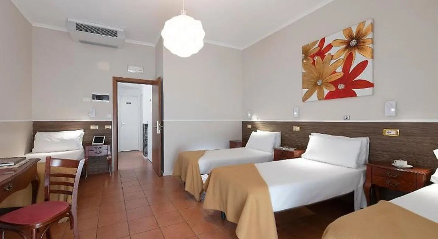 Des Artistes Budget Rooms ROOM_EXAMPLE
