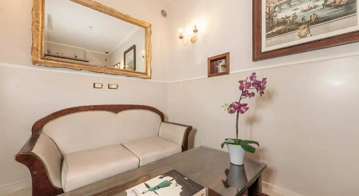 Des Artistes Budget Rooms ROOM_EXAMPLE