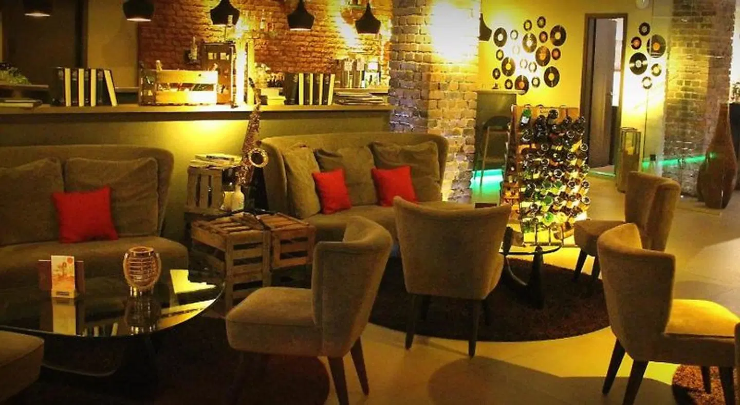 Hotel Volksschule Bar