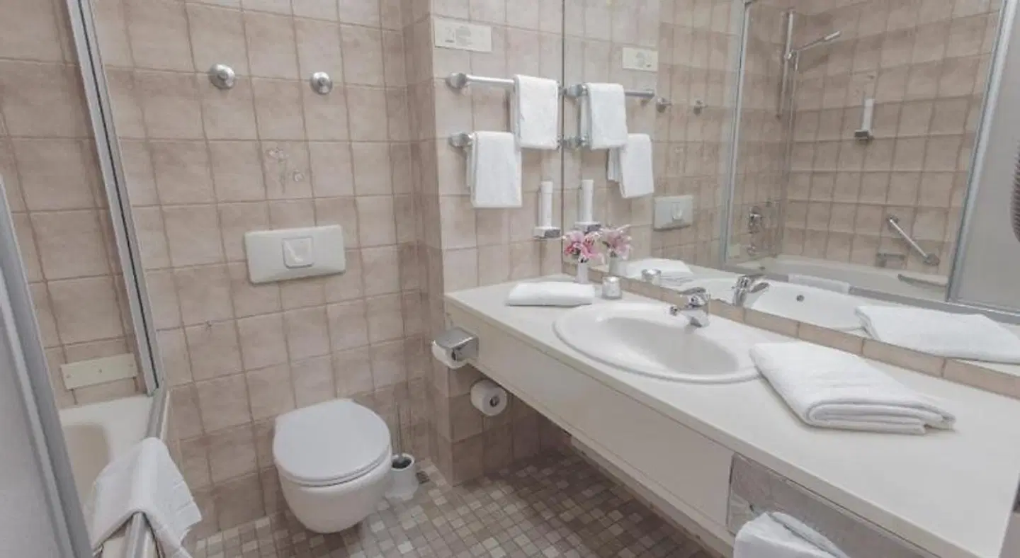 Arotel Badezimmer