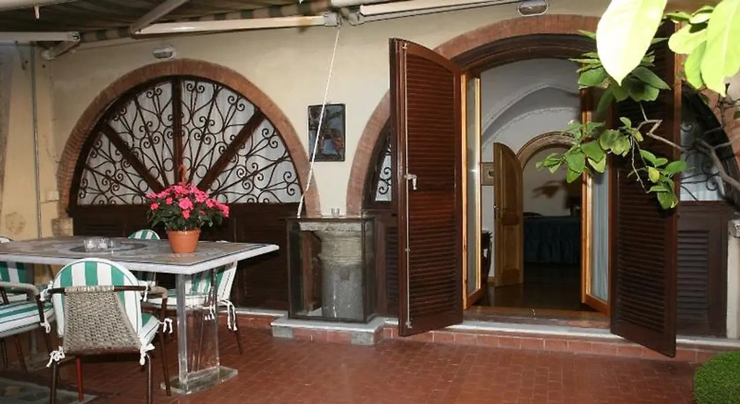 Navona Gallery & Garden Suites EXTERIOR