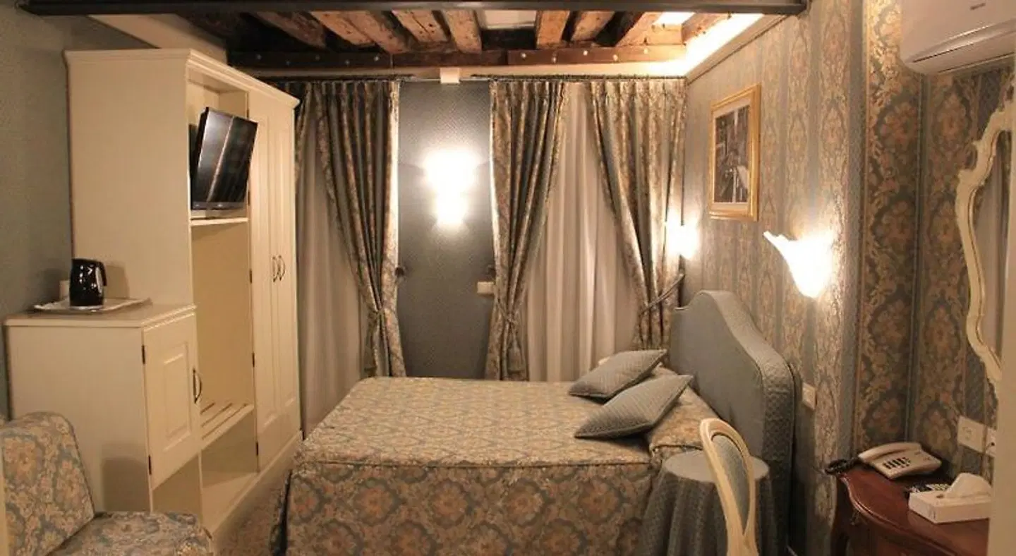 Bella Venezia ROOM_EXAMPLE