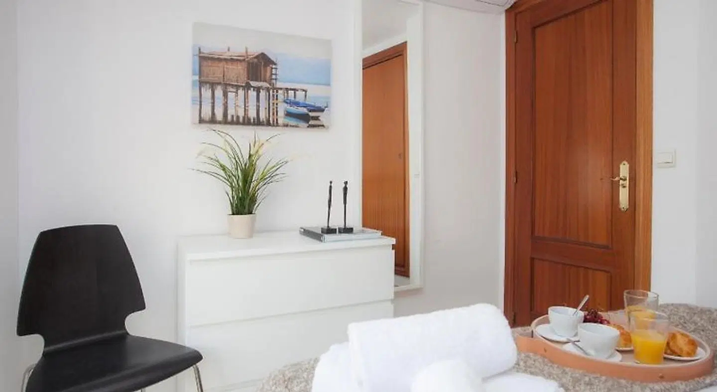 SingularStays Mercado Central ROOM_EXAMPLE