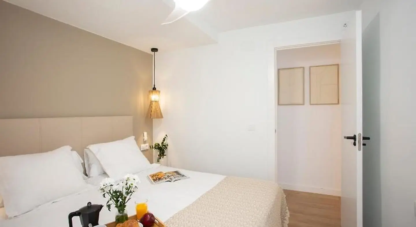 SingularStays Mercado Central ROOM_EXAMPLE