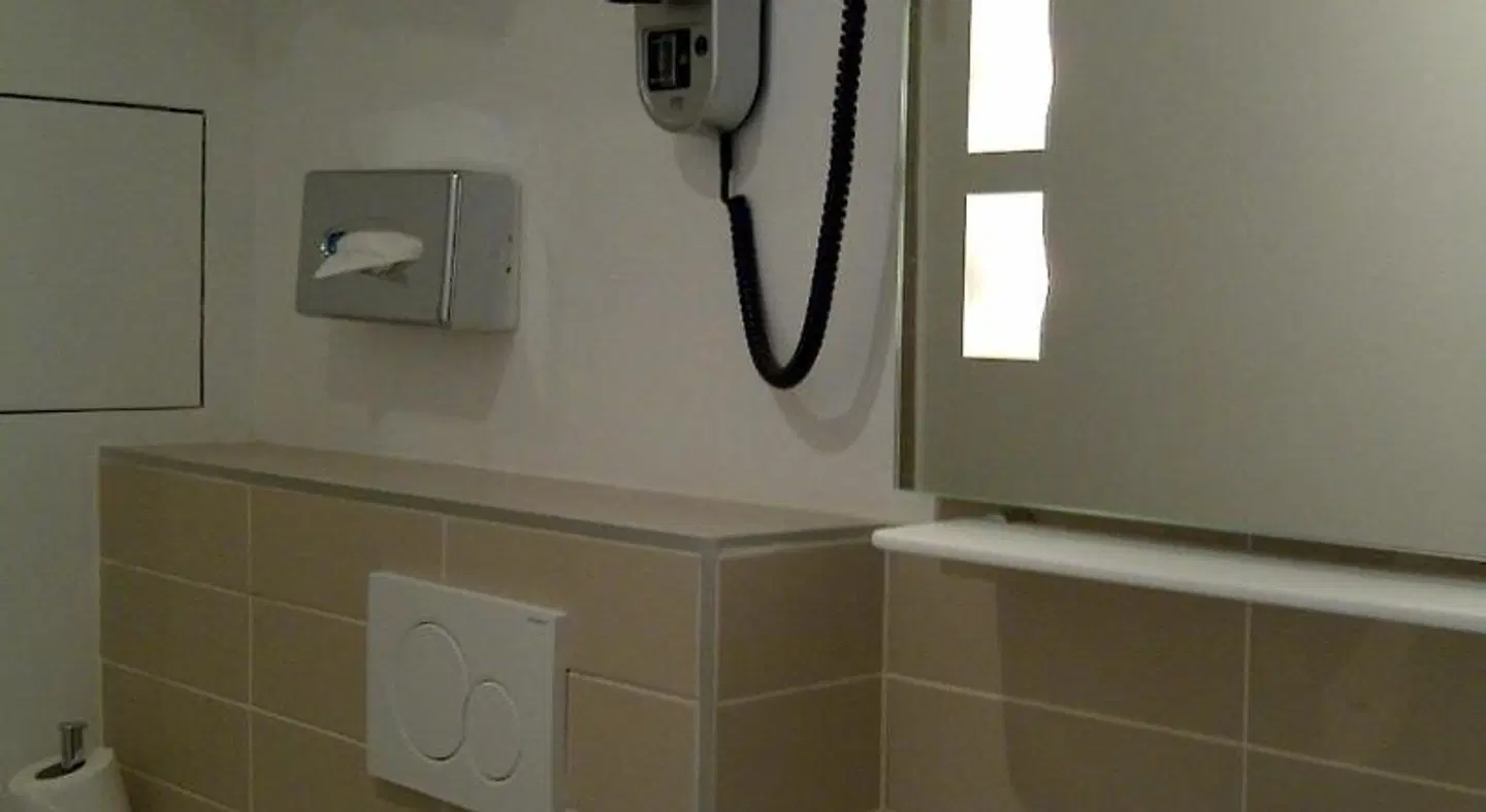 Contact Hotel Alizé Montmartre Badezimmer