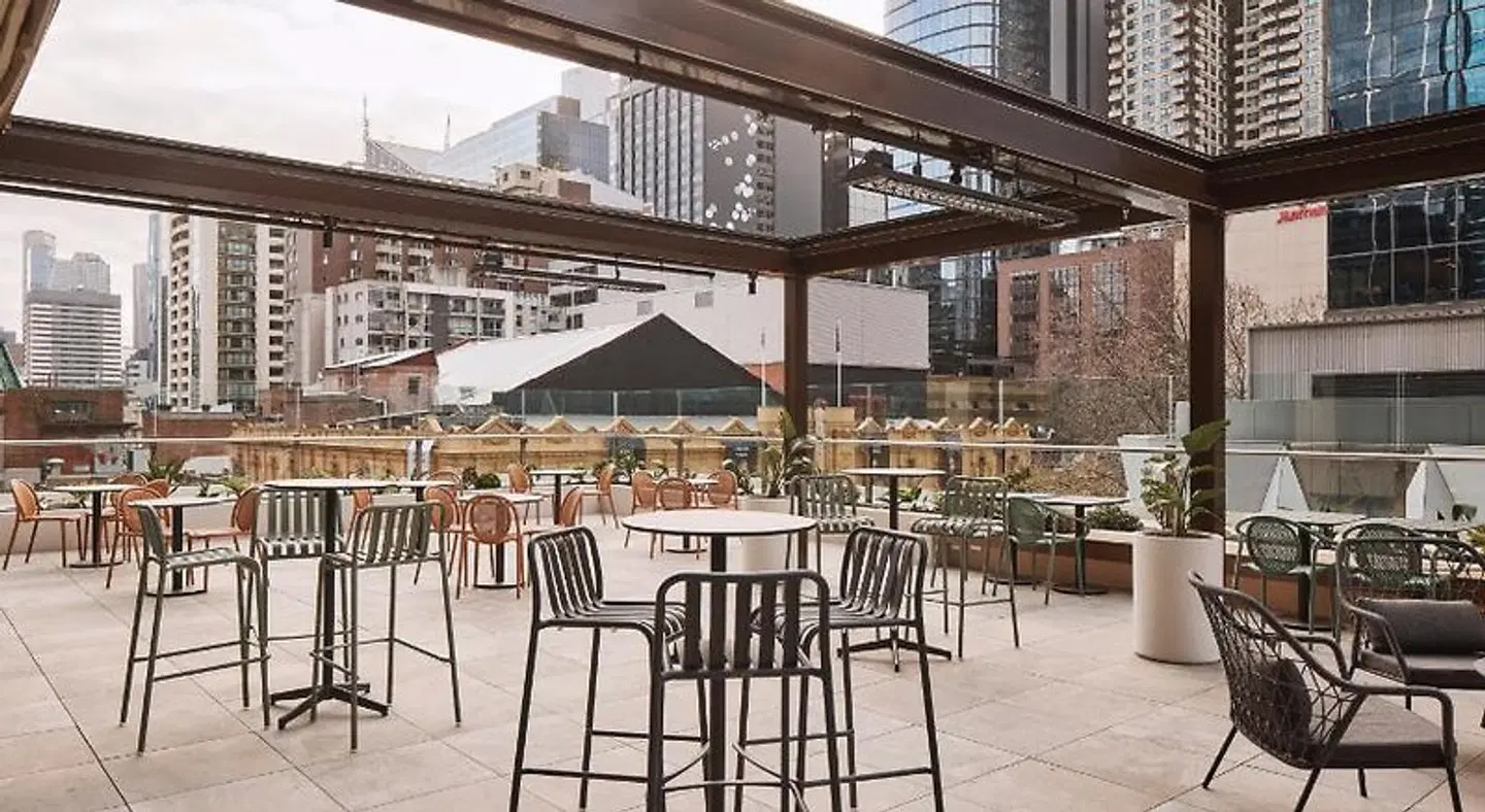 Rydges Melbourne Bar