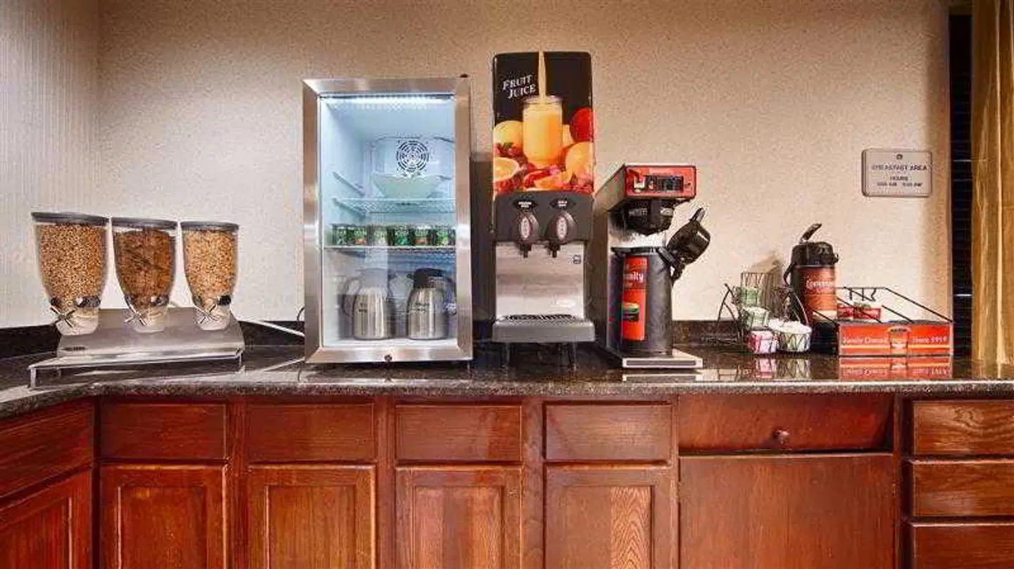 Quality Inn Airport I-240 LOUNGE_LOBBY