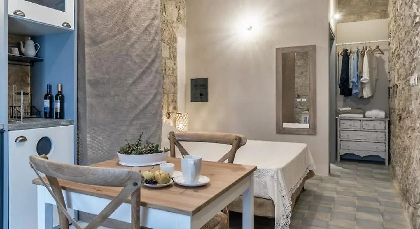 Mangiabove ROOM_EXAMPLE