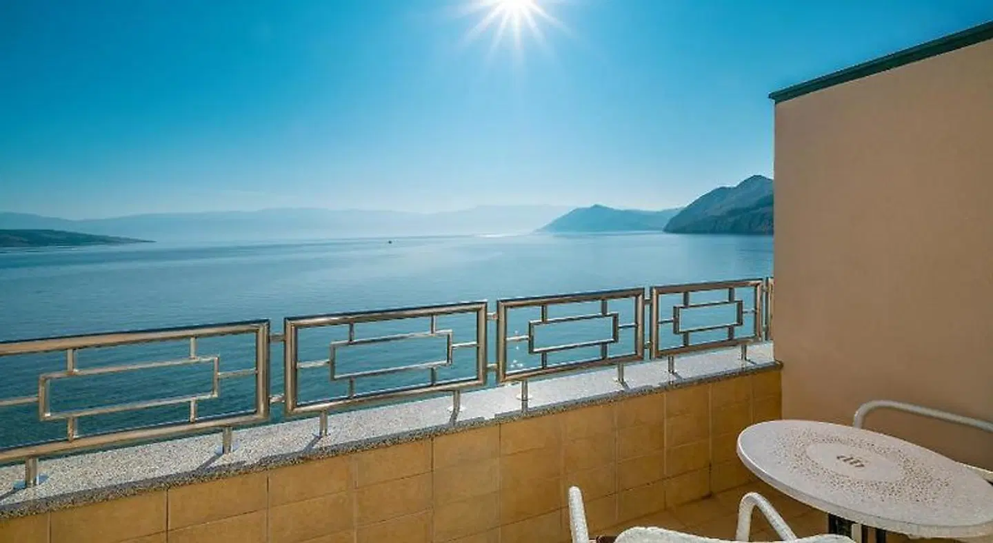 Hotel Dobrovit Terrasse