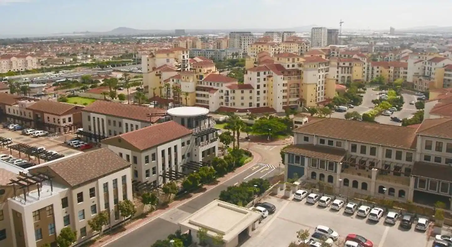 The Residences at Crystal Towers Aussenansicht