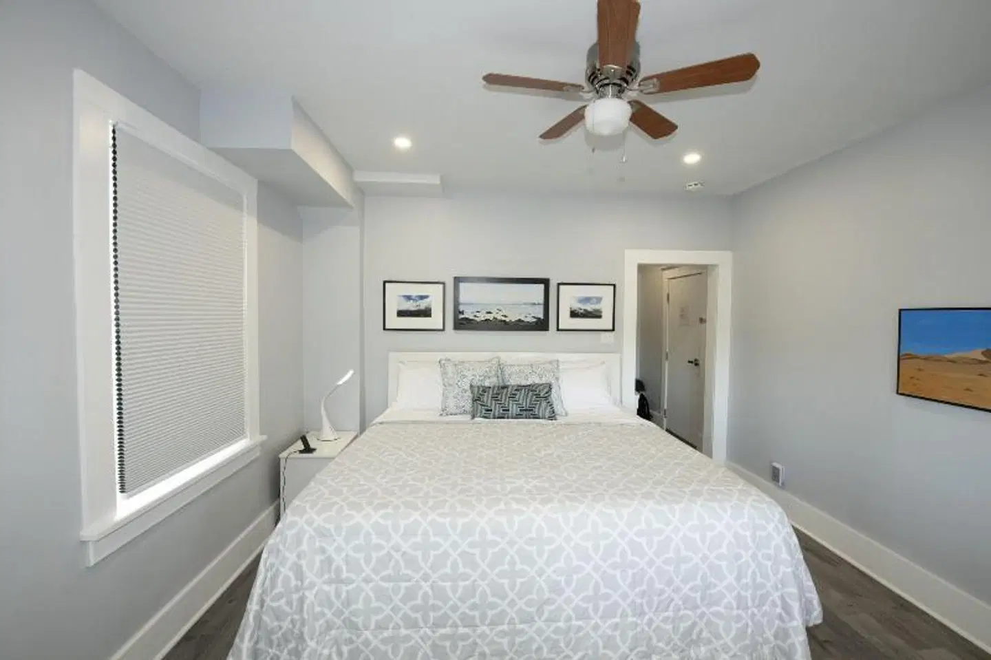 Serene Niagara Inn ROOM_EXAMPLE