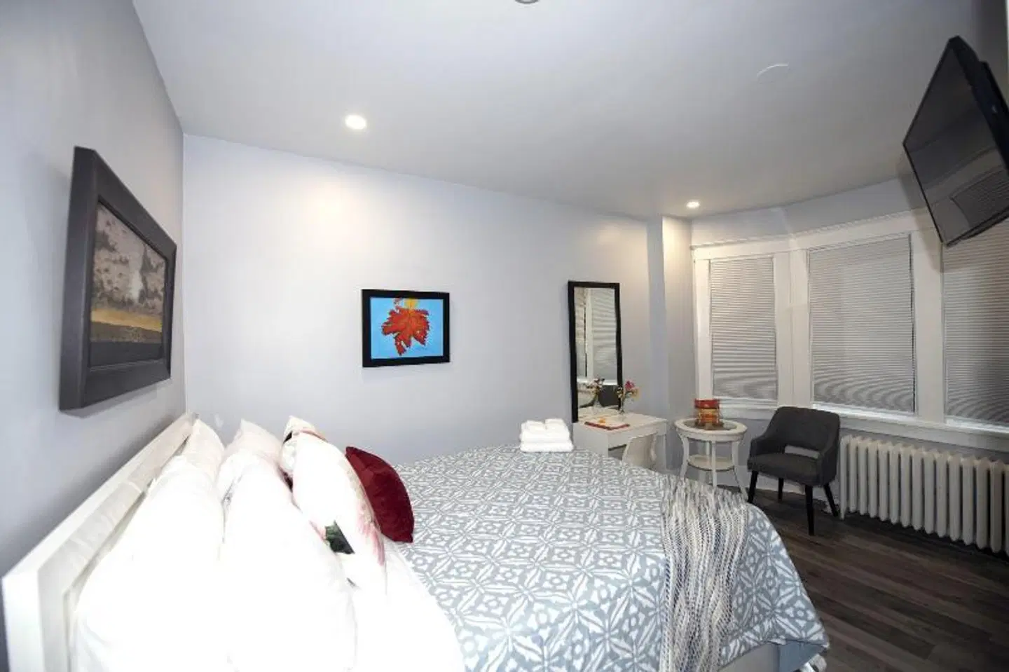 Serene Niagara Inn ROOM_EXAMPLE