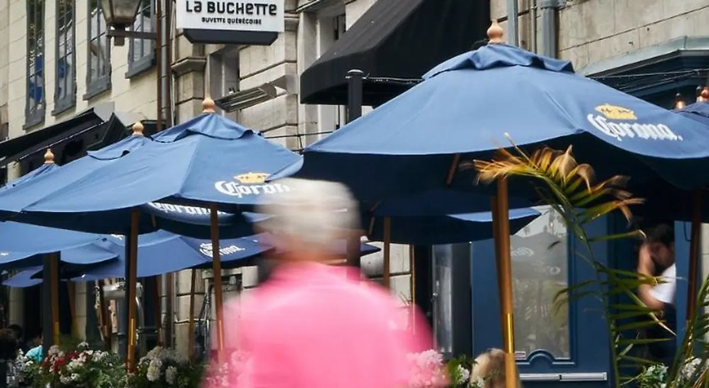 Auberge Place d'Armes Terrasse