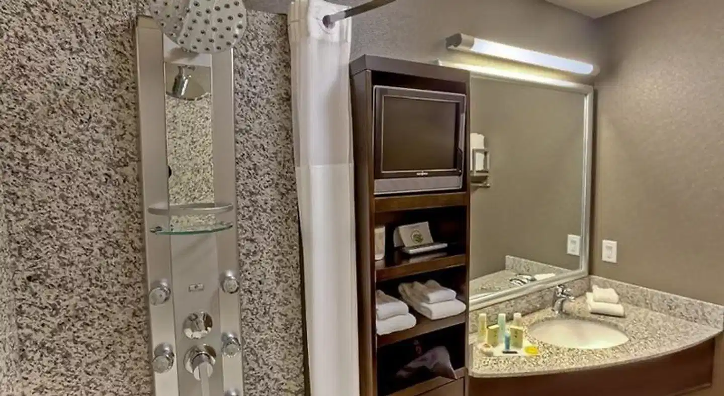 Acclaim Hotel Calgary Airport Badezimmer