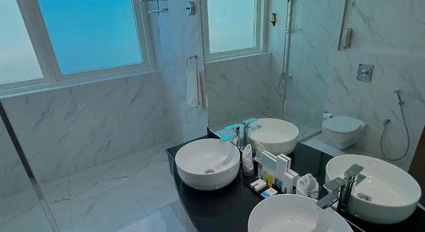 Emirates Grand Hotel Badezimmer