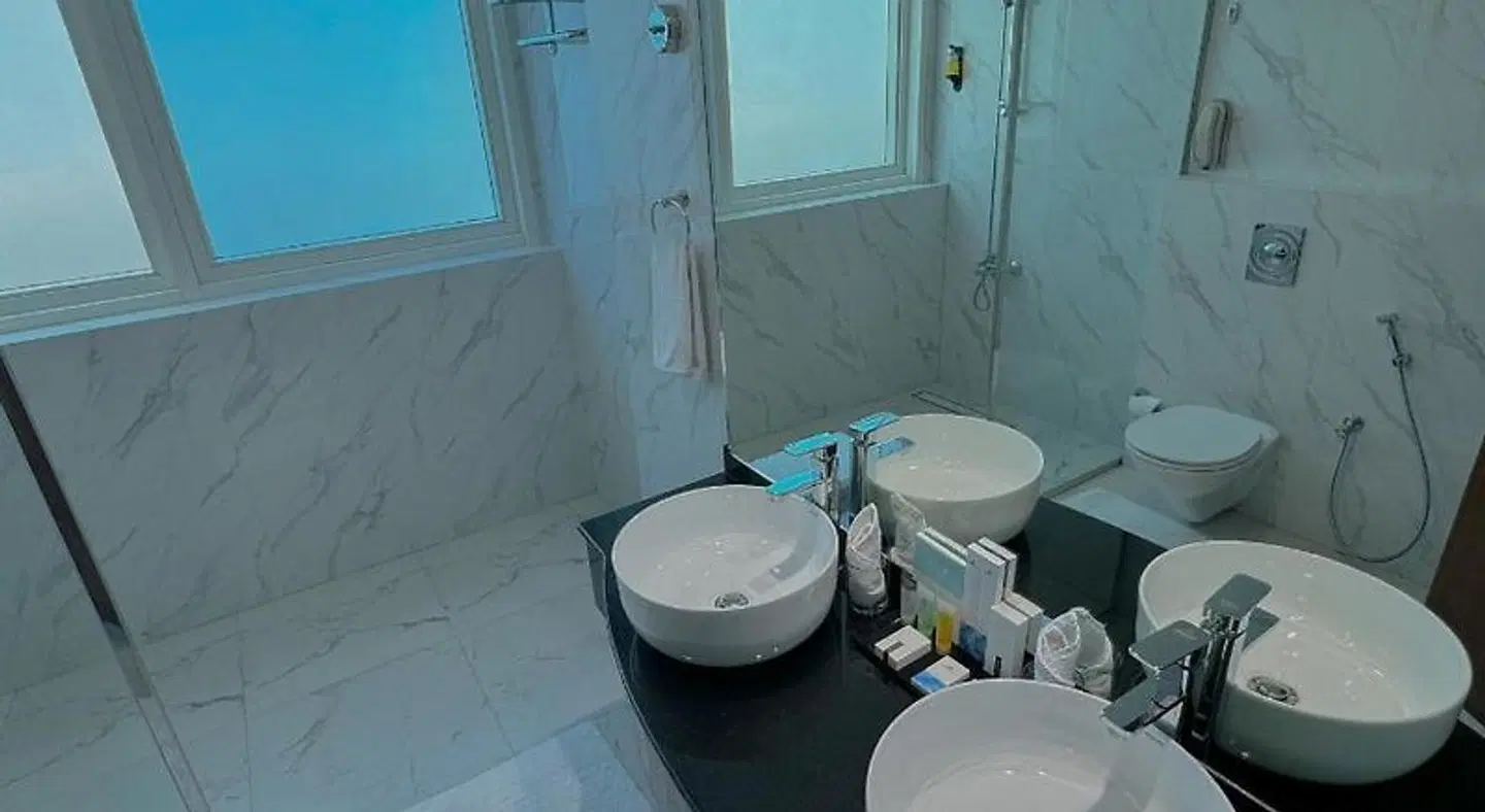 Emirates Grand Hotel Badezimmer