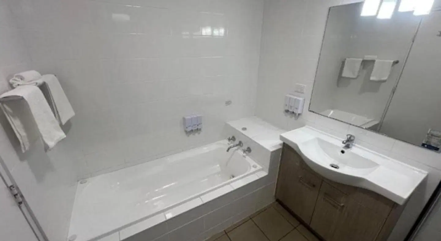 Adelong Motel Badezimmer