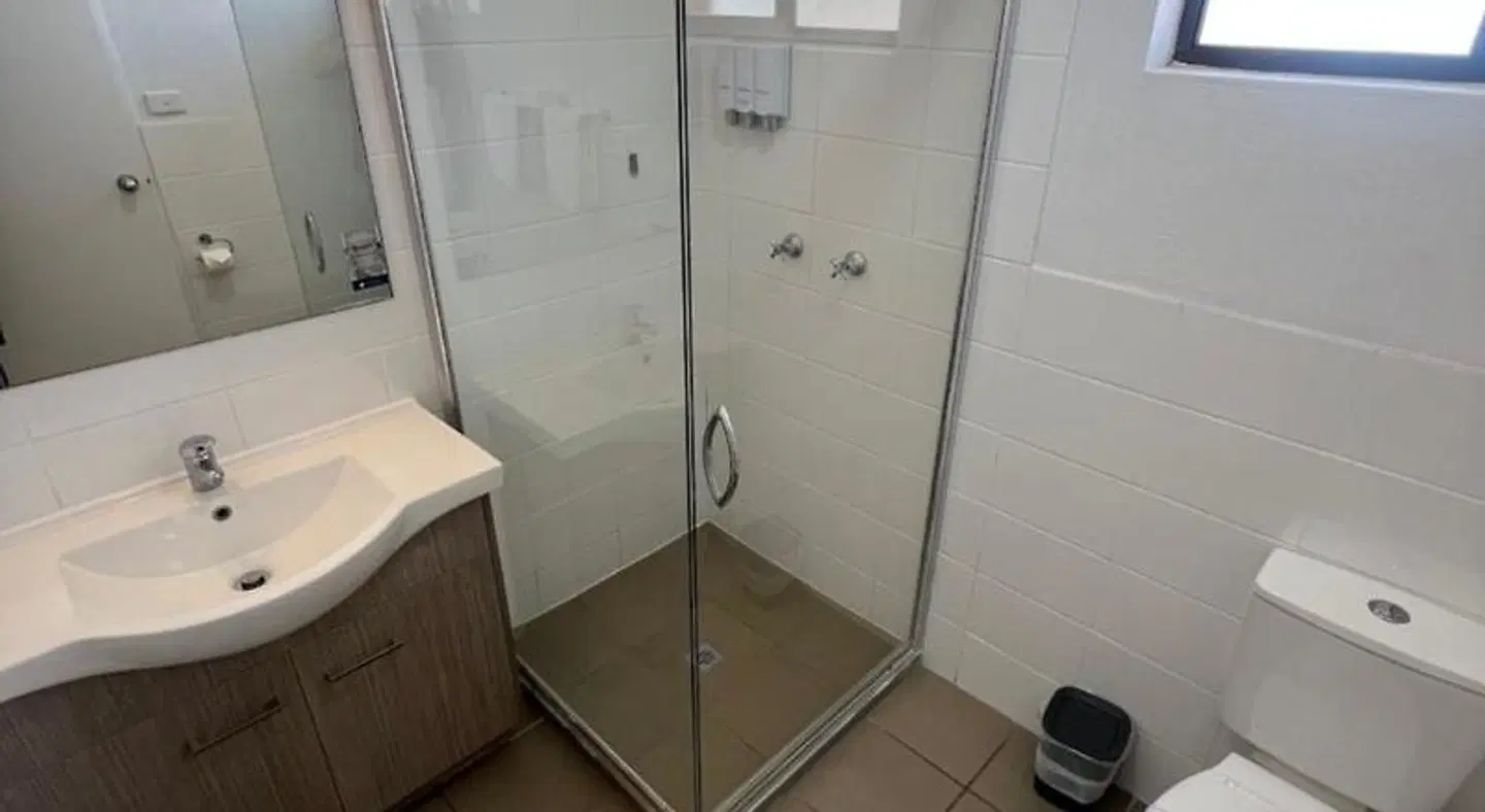 Adelong Motel Badezimmer