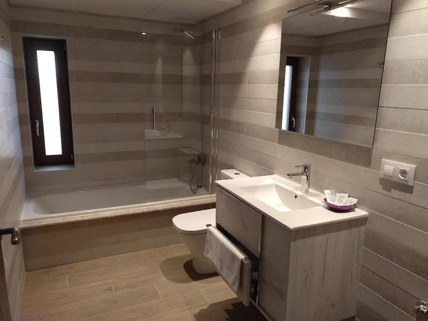 Hotel Entrerailes Badezimmer