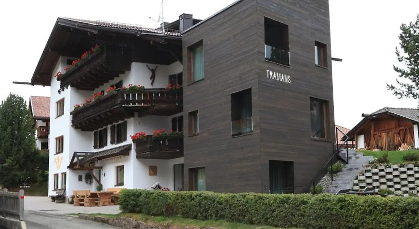 Garni Tramans EXTERIOR