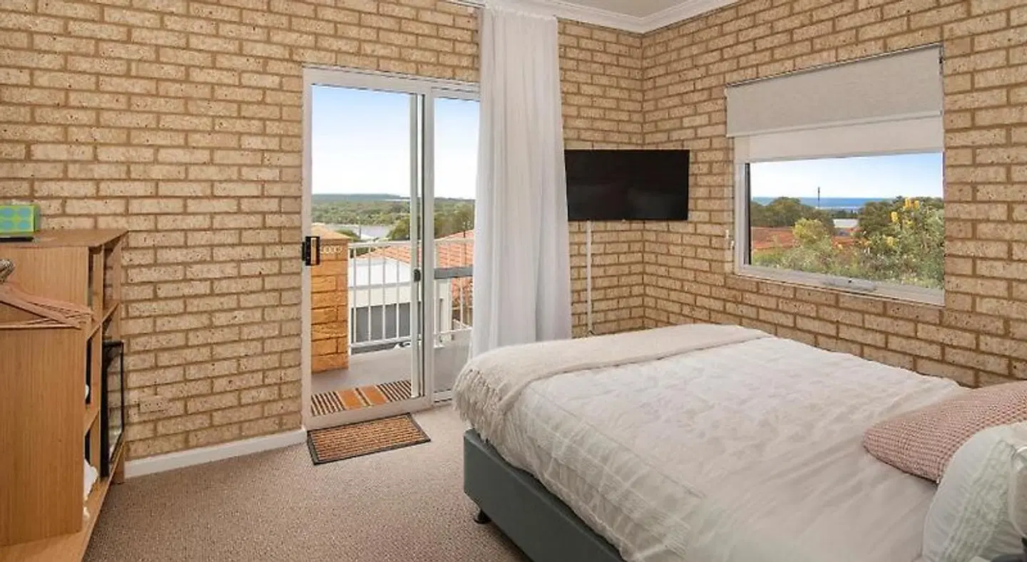 Baywatch Manor Augusta YHA ROOM_EXAMPLE