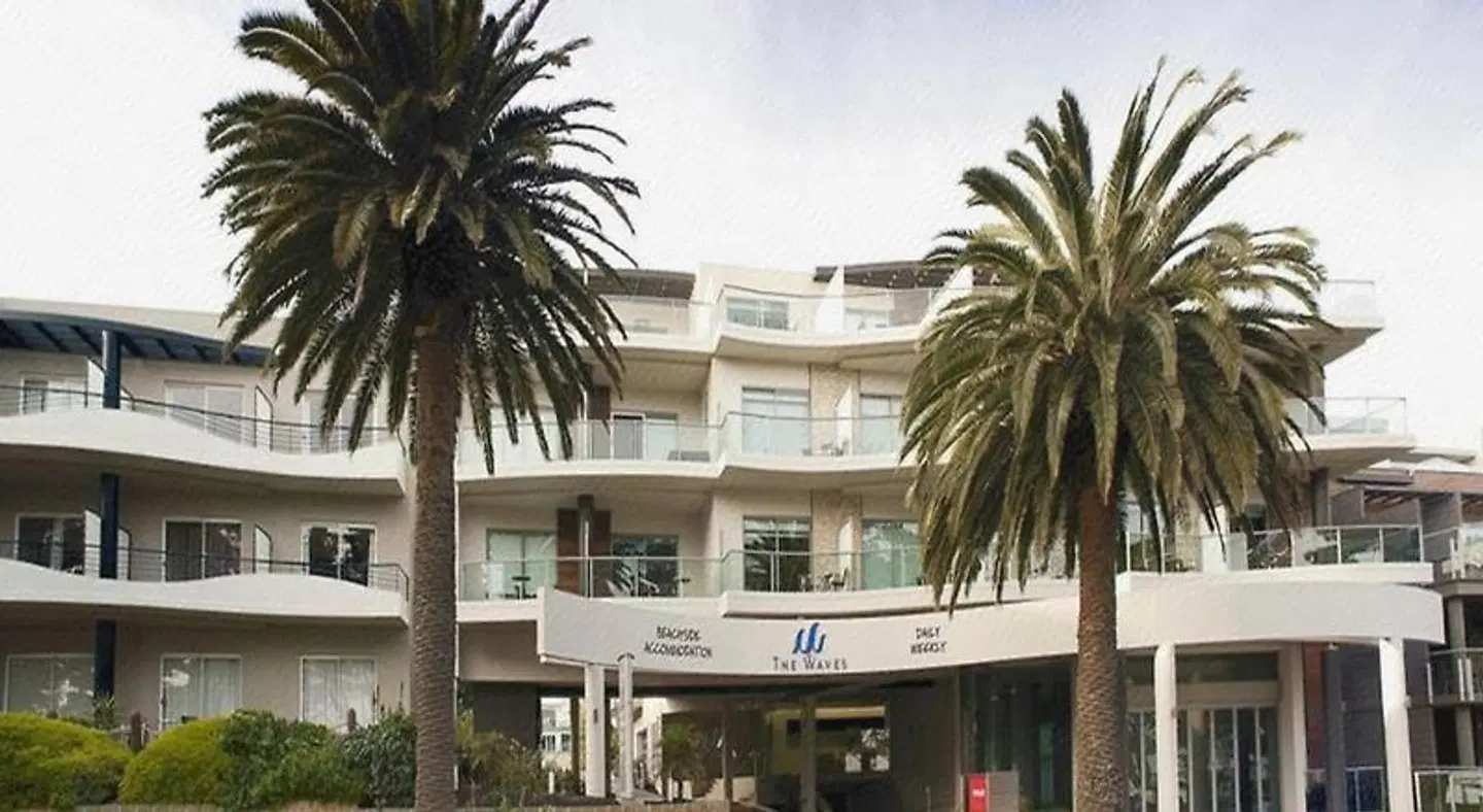 Waves Apartments EXTERIOR