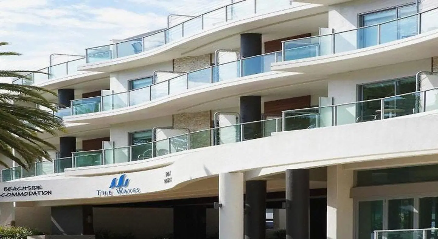 Waves Apartments EXTERIOR