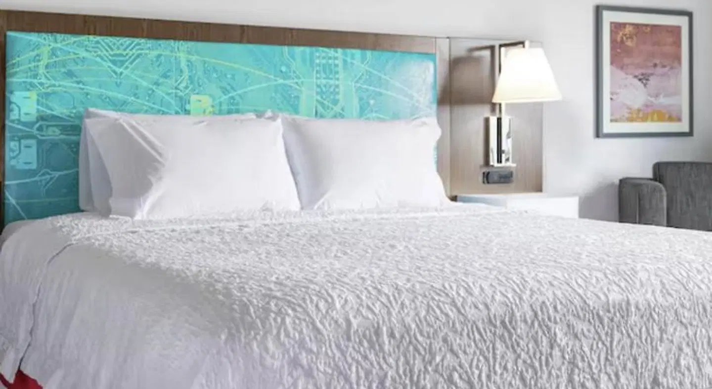 Hampton Inn Manitowoc ROOM_EXAMPLE