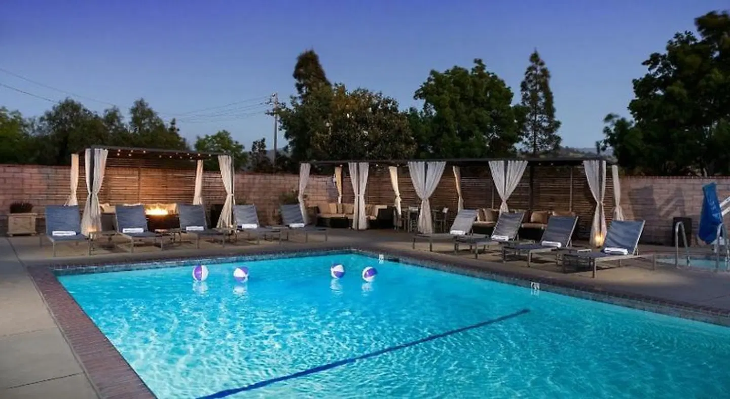 Corque OUTDOOR_POOL