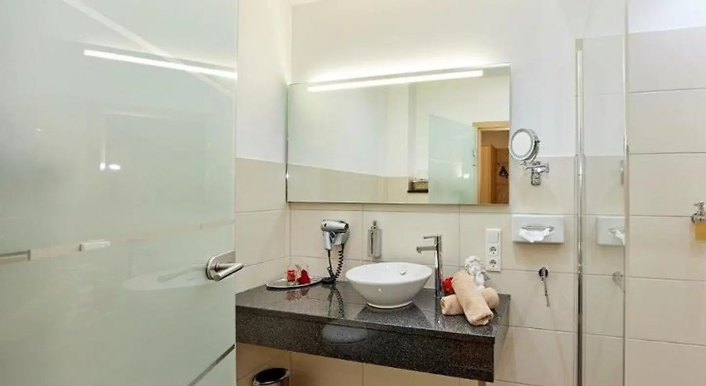 Hotel-Weinhaus-Mayer Badezimmer