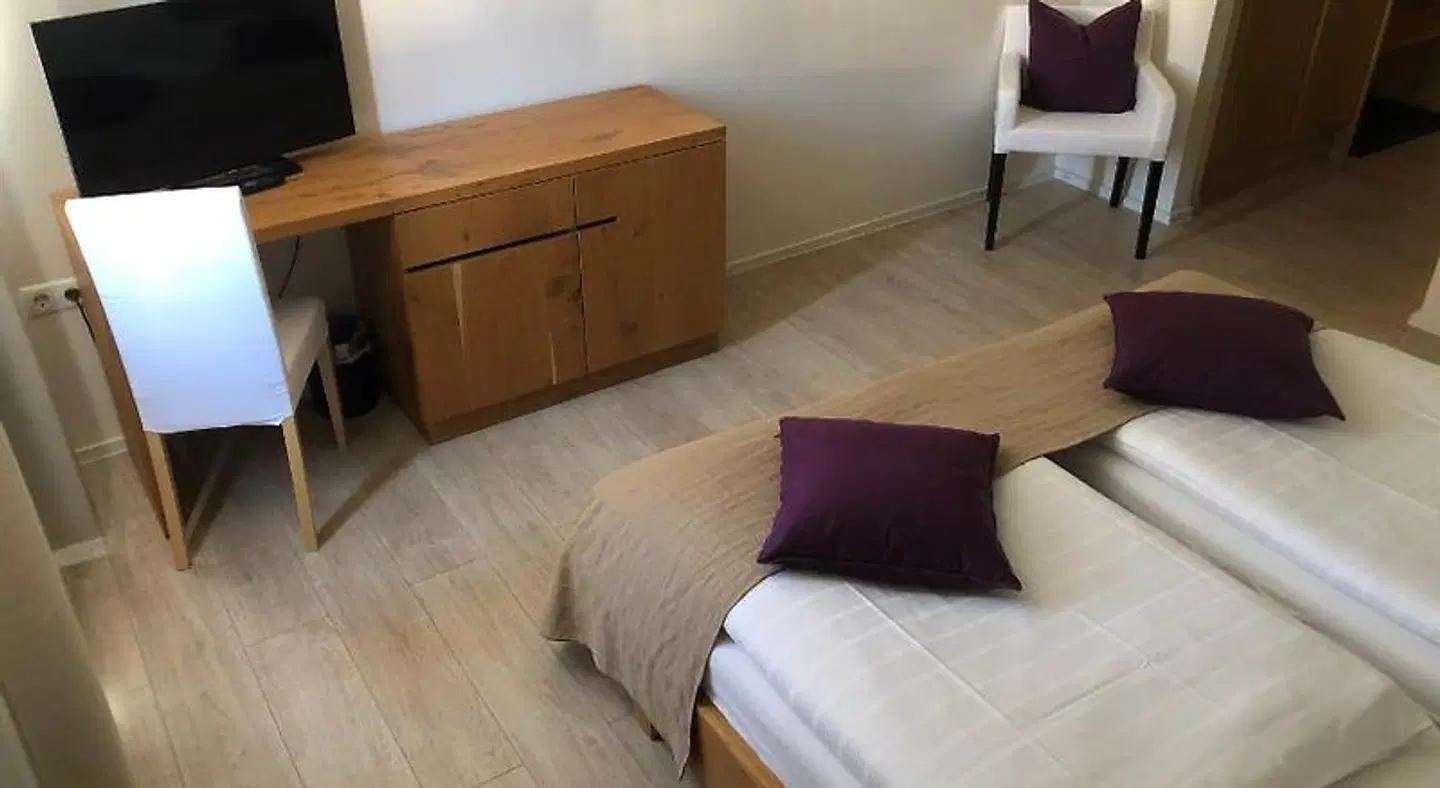 Hotel-Restaurant Goldenes Ross ROOM_EXAMPLE