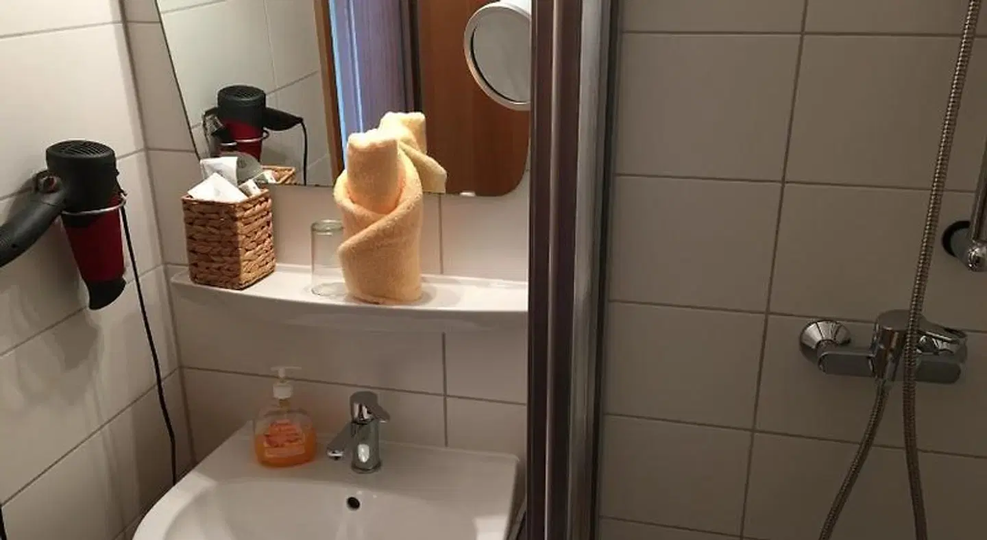 Café & Pension Meine Sonne ... Sole Mio Badezimmer